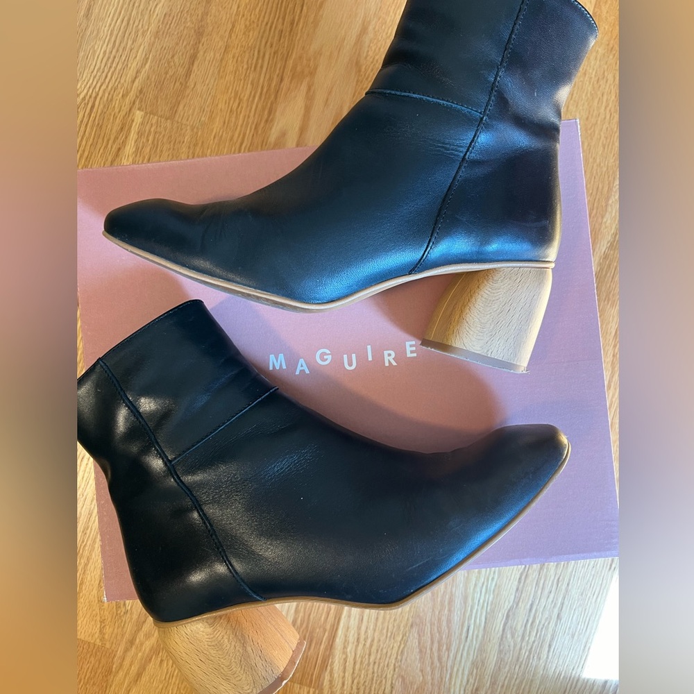 Maguire Shoes Black Books
